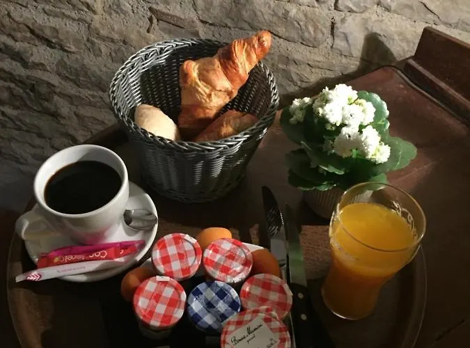 ベッド・アンド・ブレックファスト L'etape Du Chateau 3*